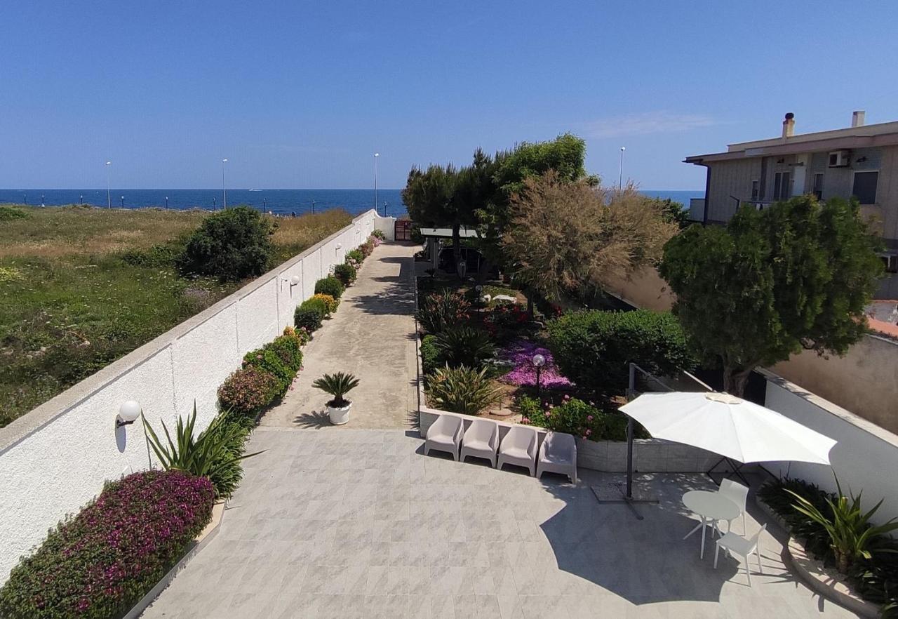 Seagull Apartments - Front And Sea View & Airport Bari Dış mekan fotoğraf