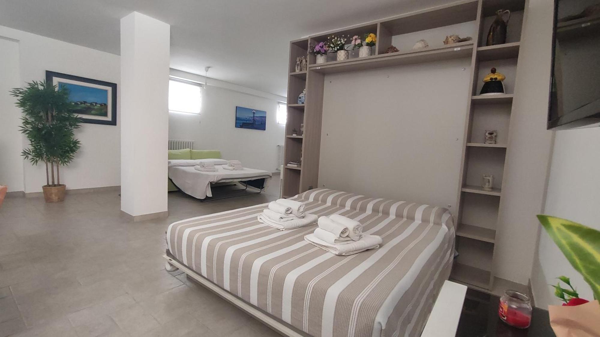 Seagull Apartments - Front And Sea View & Airport Bari Dış mekan fotoğraf
