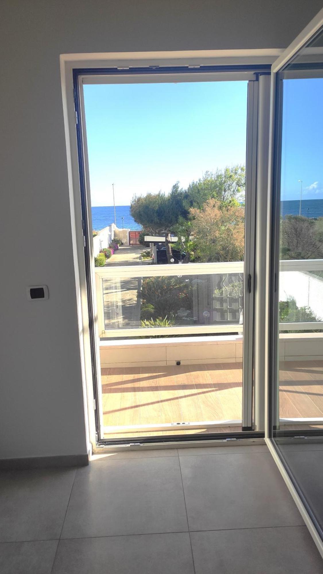 Seagull Apartments - Front And Sea View & Airport Bari Dış mekan fotoğraf