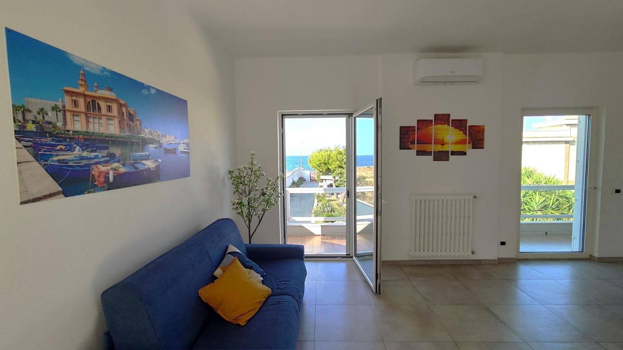 Seagull Apartments - Front And Sea View & Airport Bari Dış mekan fotoğraf